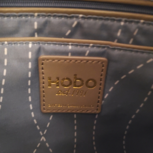HOBO Limited Edition Gorgeous Taupe/Light Brown Leather Shoulder Bag - Picture 7 of 12